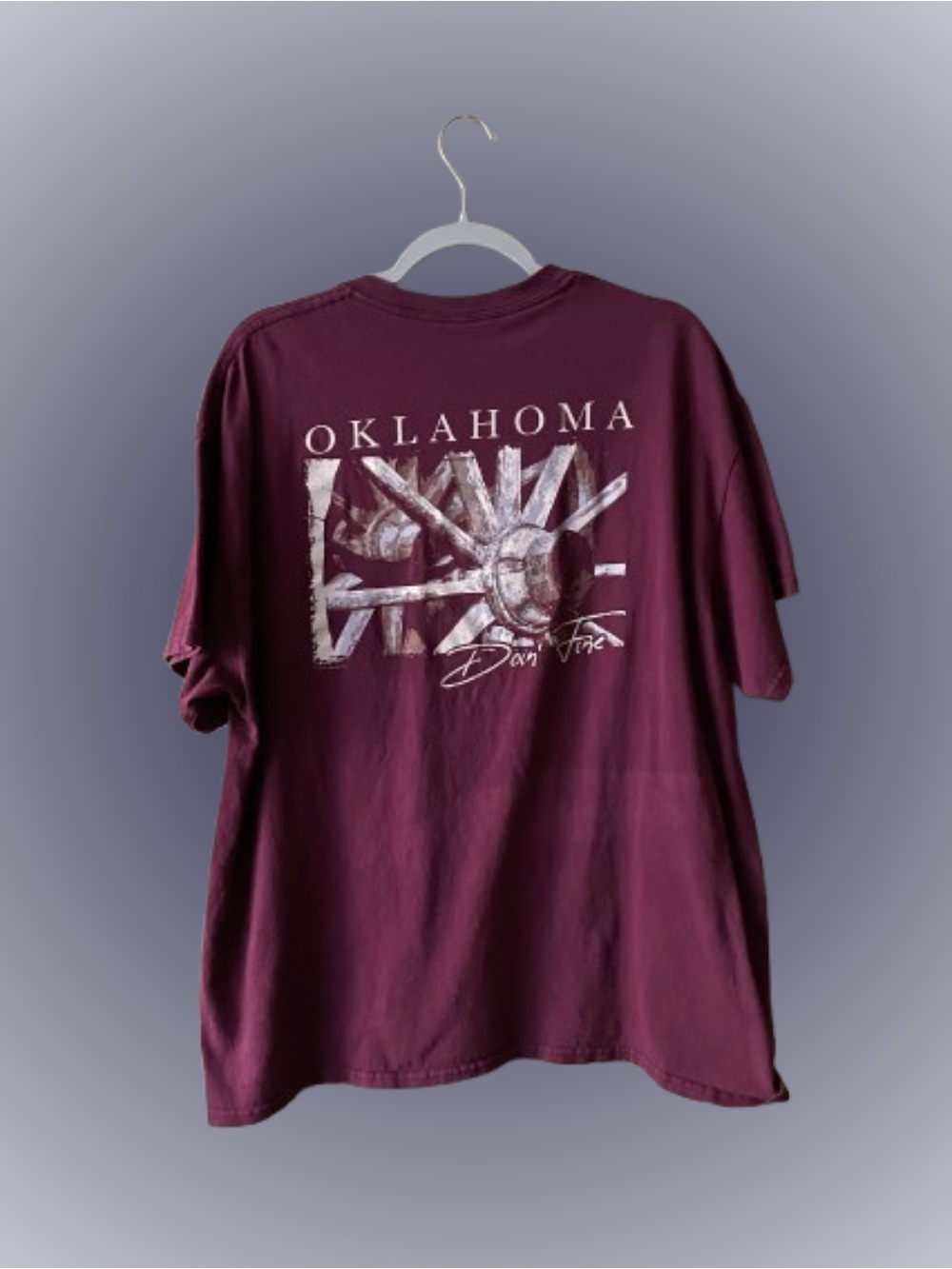 Vintage burgundy Oklahoma Doin’ Fine wheel spokes tee shirt READ